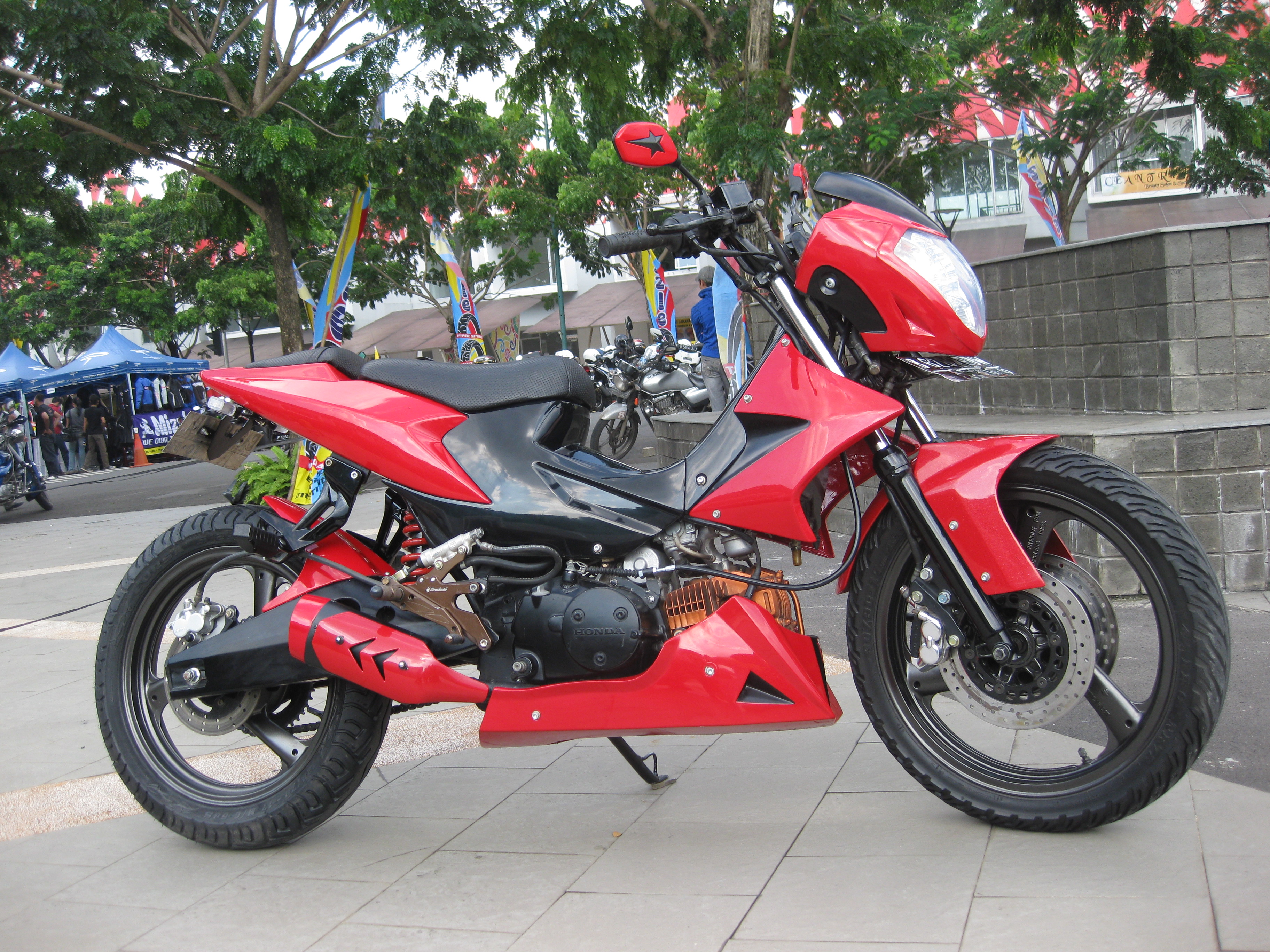 Download Ide Modifikasi Motor Supra X 125 Warna Merah Terkeren