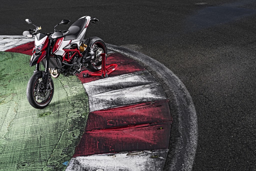 2015-ducati-hypermotard-sp-shows-off-new-color-scheme-photo-gallery_17