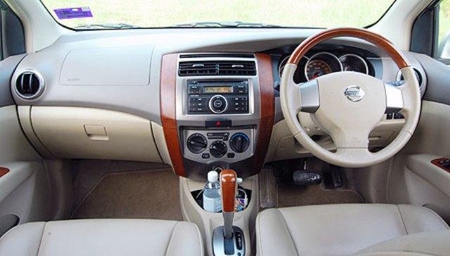 (Interior Nissan Grand Livina XV 2008)