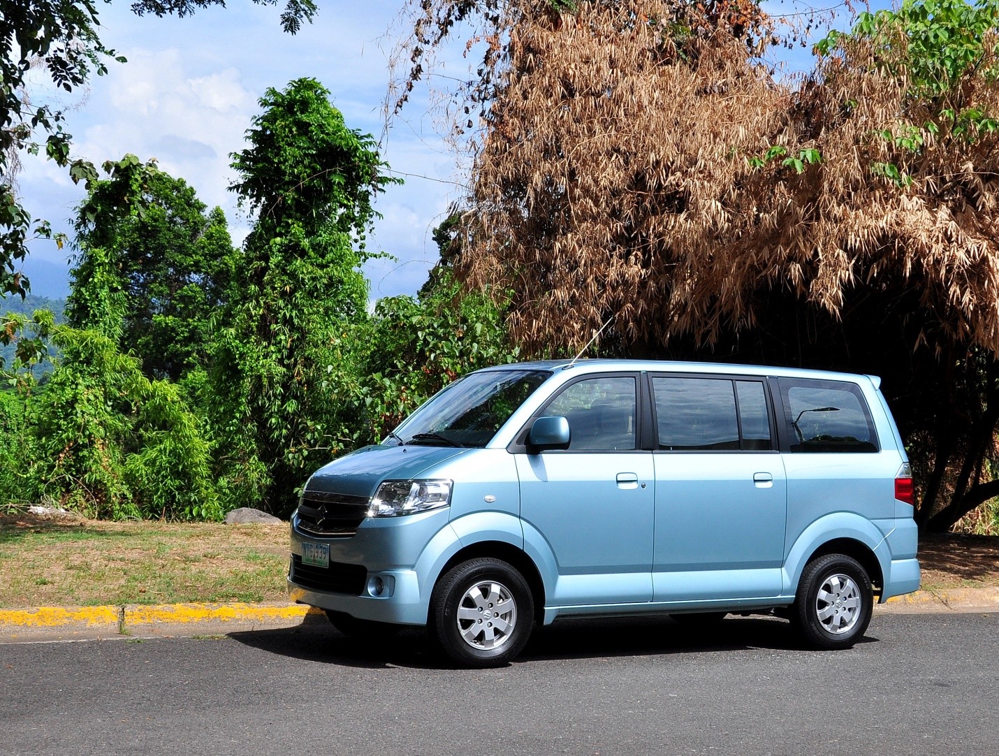 Mitsibishi Fuso Colt Diesel FE 74 HD Di Sulap Penampilannya Mirip