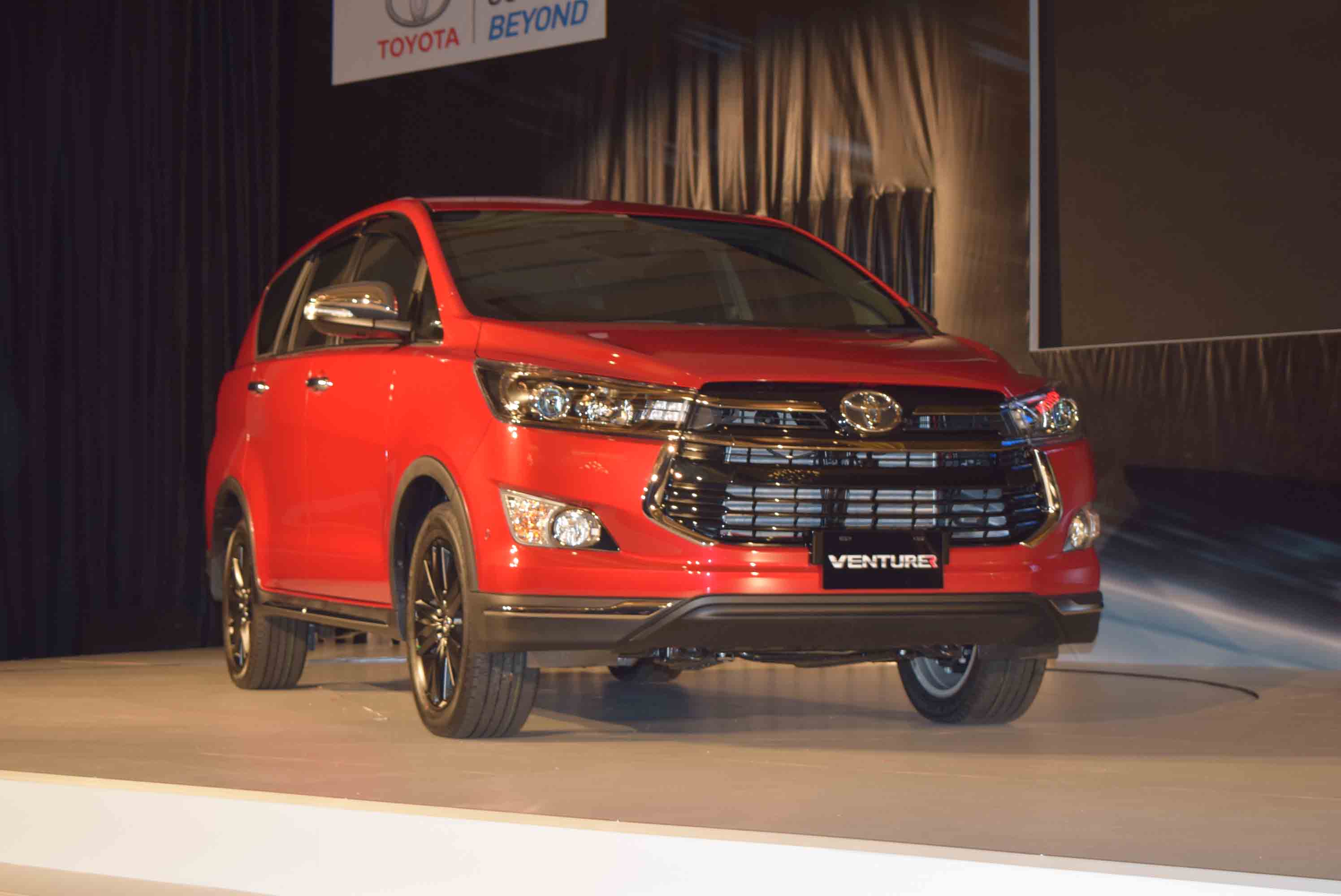 Harga Spesifikasi Toyota Venturer 