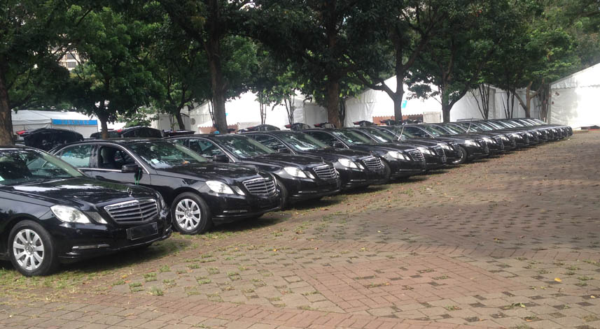 Parade Spesifikasi Mobil Mewah Pilihan Pengantar Rombongan 