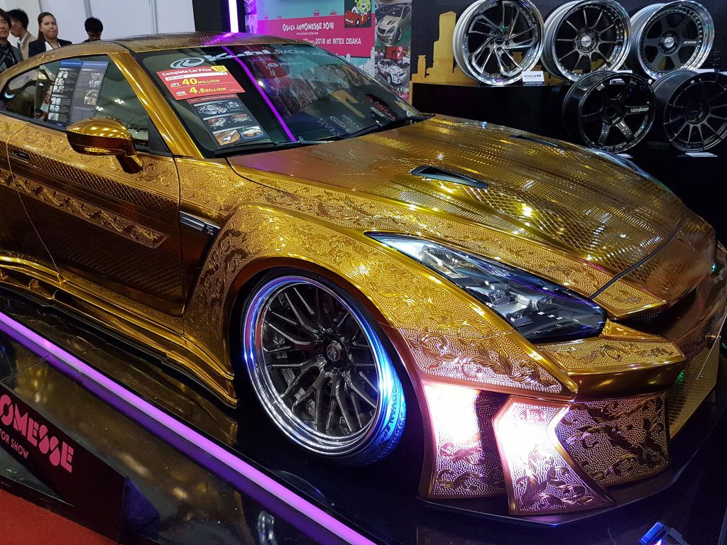 Nissan Godzilla Berlabur Emas Mejeng Di GIIAS 2017