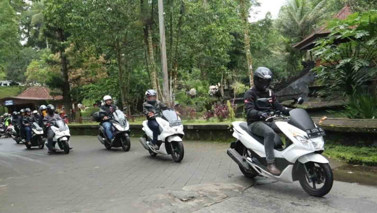 Kenalkan Wisata Indonesia Bareng Pecinta Honda PCX