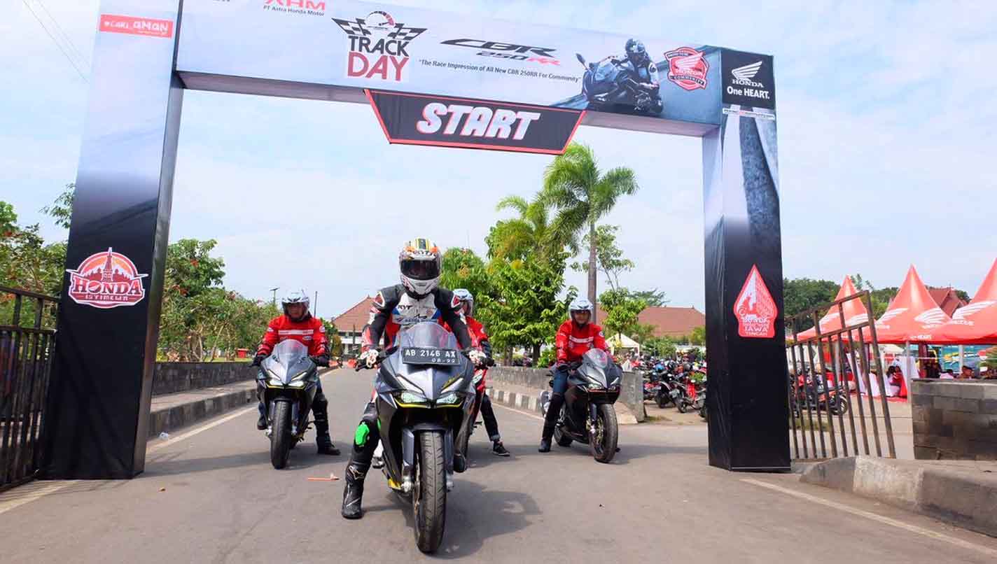 AHM Ajak Komunitas Honda CBR Belajar Balapan Di Lintasan Balap