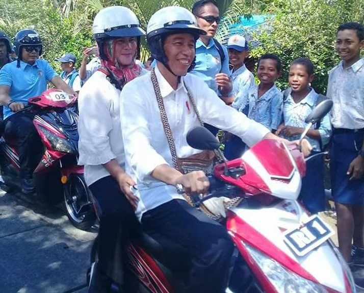 Sepeda Motor  Listrik  yang Ditunggangi Jokowi di Asmat Bisa  