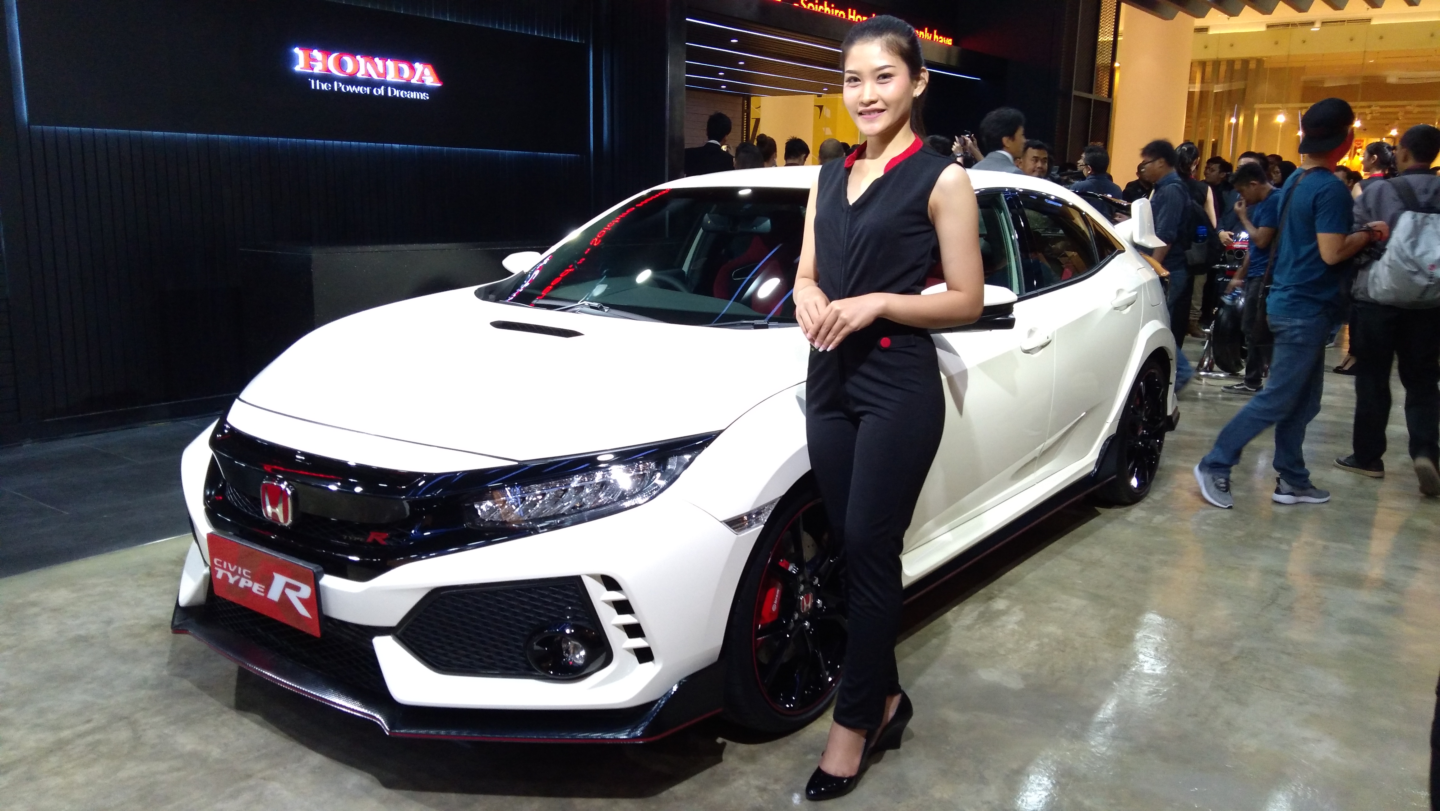 Mau Selfie Dengan Honda NSX Di Indonesia Kunjungi Honda Gallery