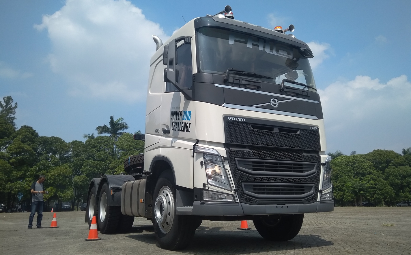 truk volvo fh16