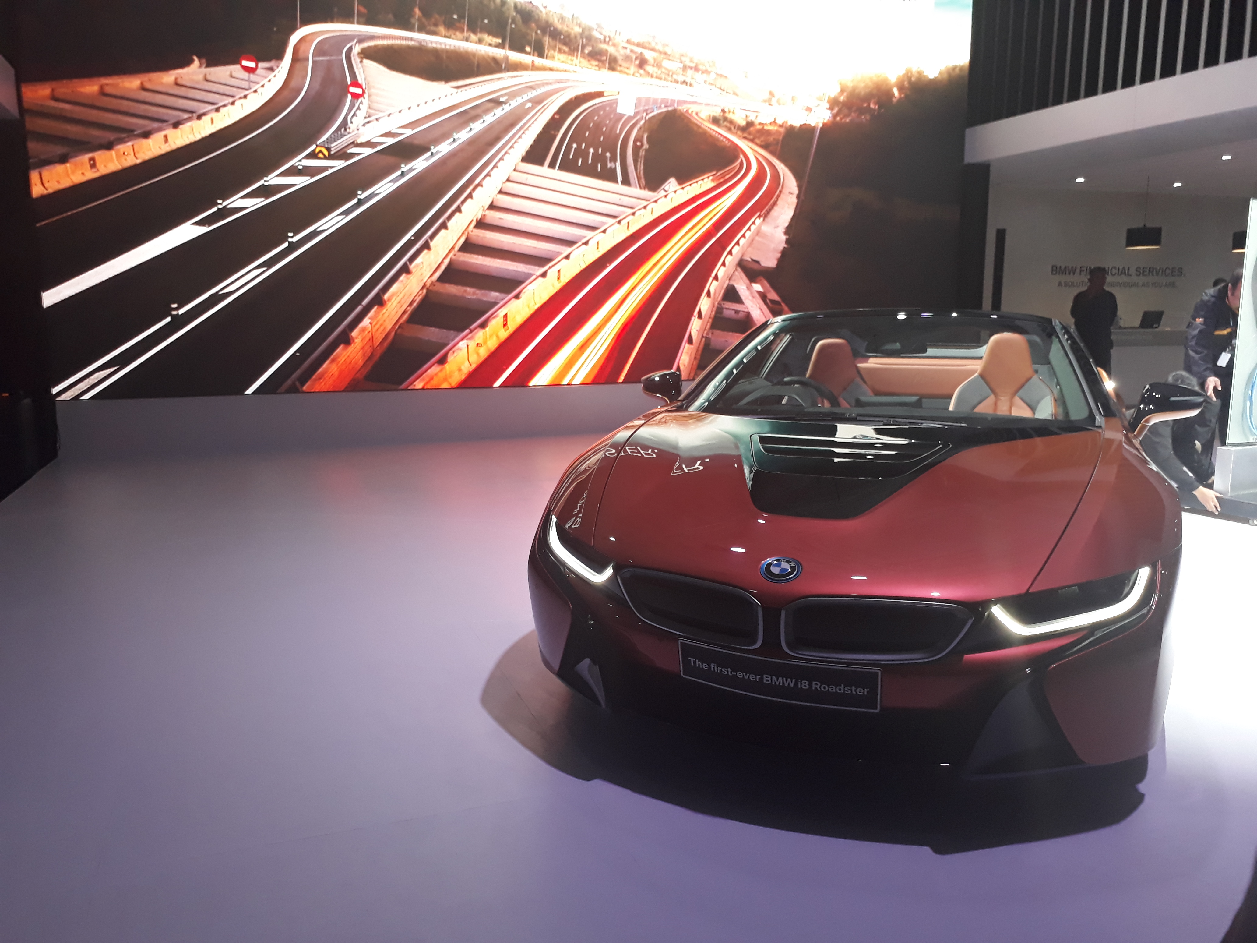 BMW i8 Roadster inden