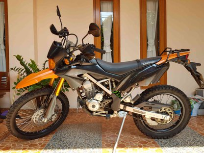 Berburu Motor  Adventure Pilih Kawasaki KLX  150 Bekas Atau 