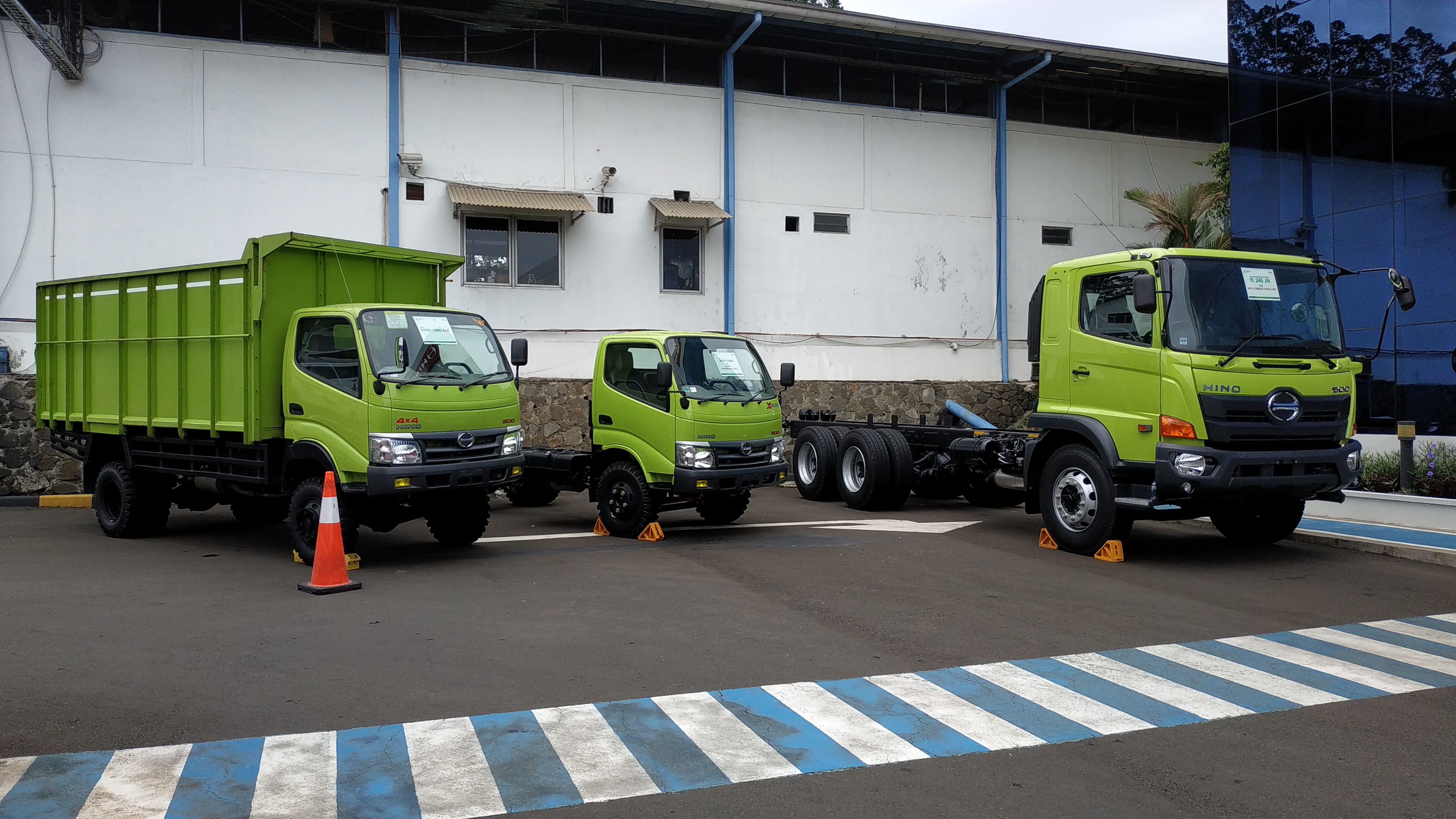 Fitur Keselamatan Truk Hino Makin Lengkap