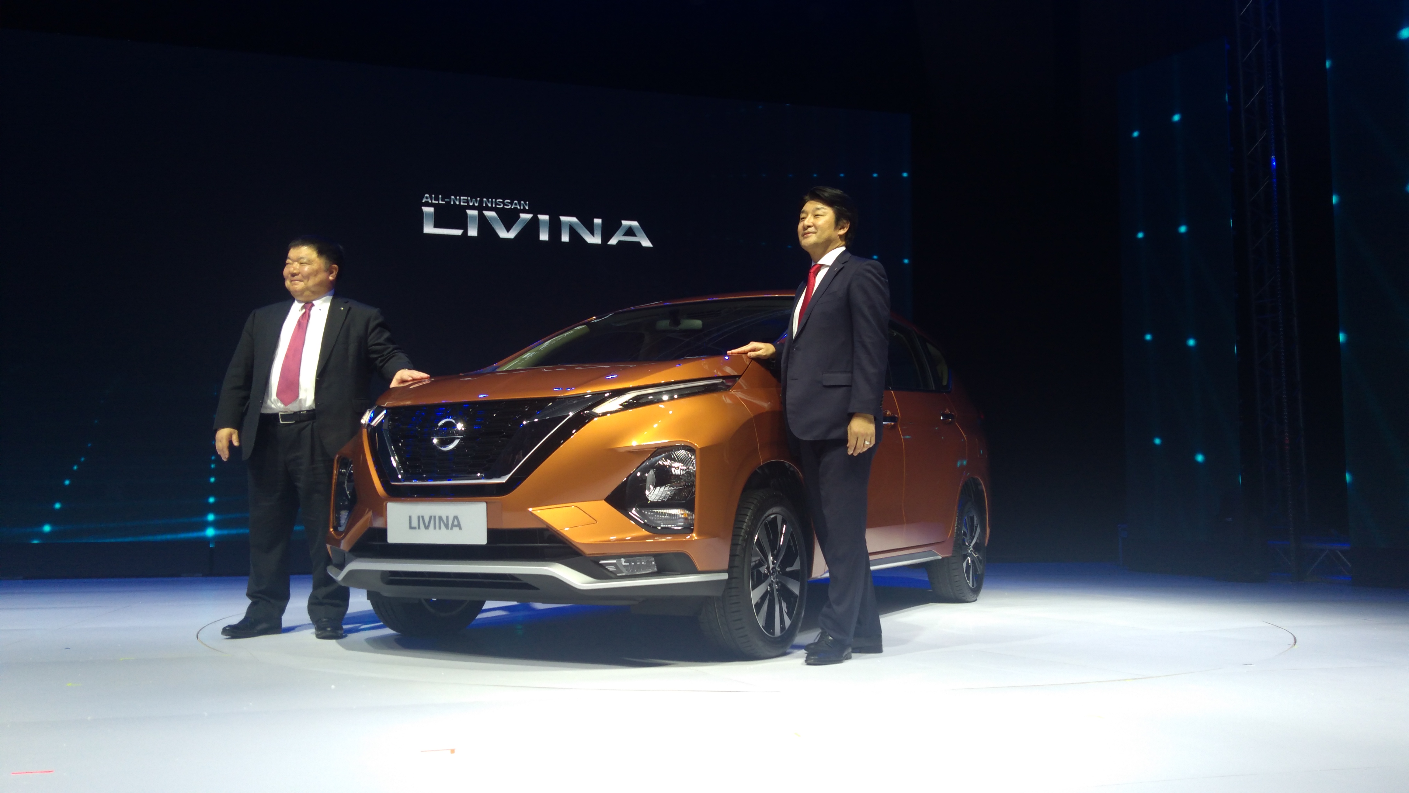 Perbandingan Fitur Nissan Livina Baru Dengan Mitsubishi Xpander