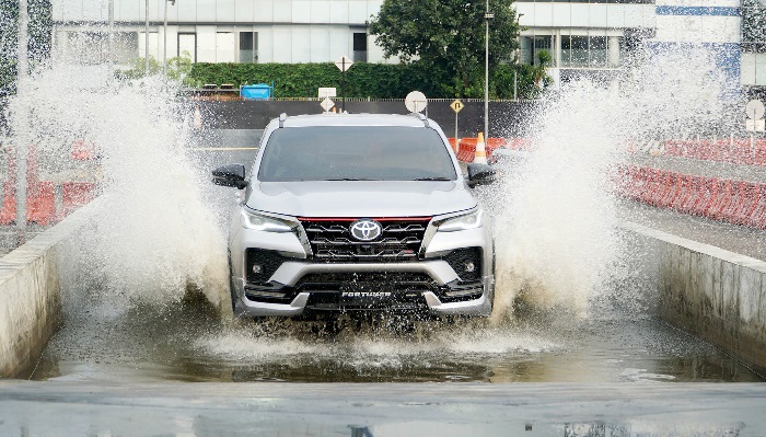 review toyota fortuner 2021