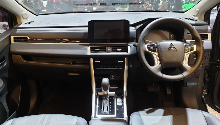 Interior Mitsubishi Xpander Cross Facelift